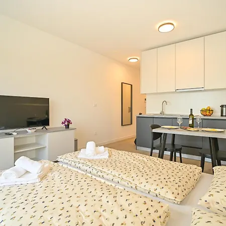 Apartment Seaside Escape Split