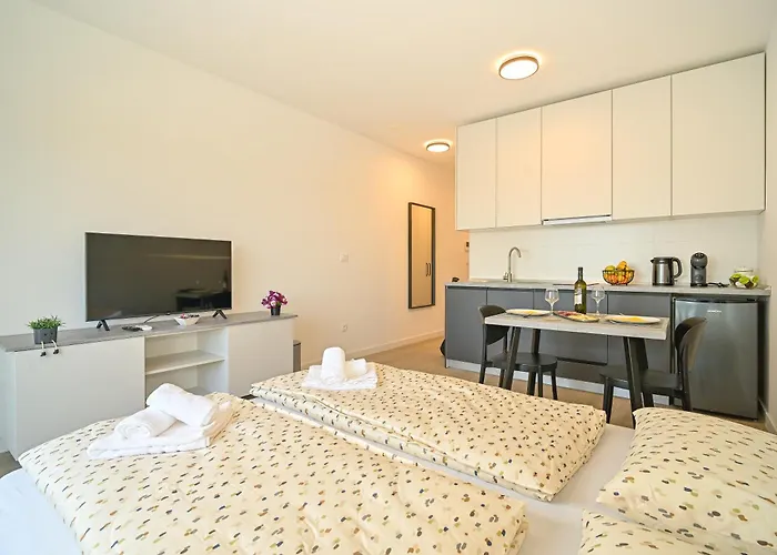 Apartment Seaside Escape Split