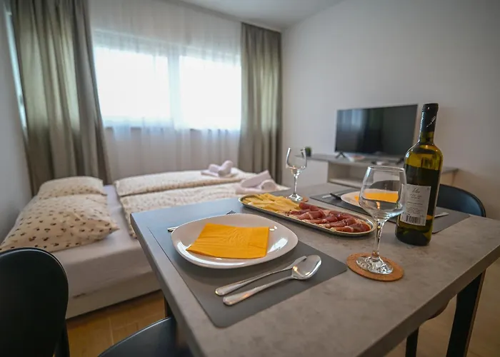 Apartment Seaside Escape Split